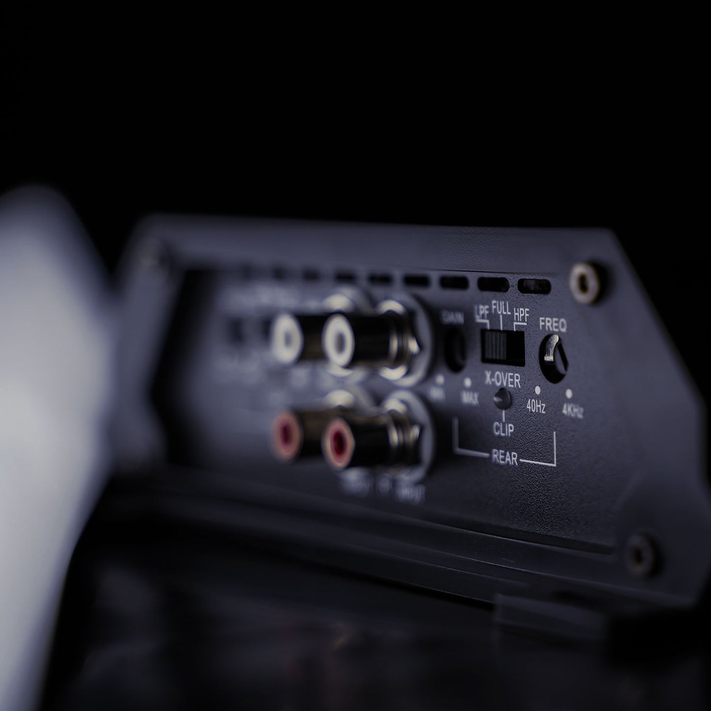 400 WATT RMS CLASS D 4-CHANNEL AMPLIFIER FULL RANGE