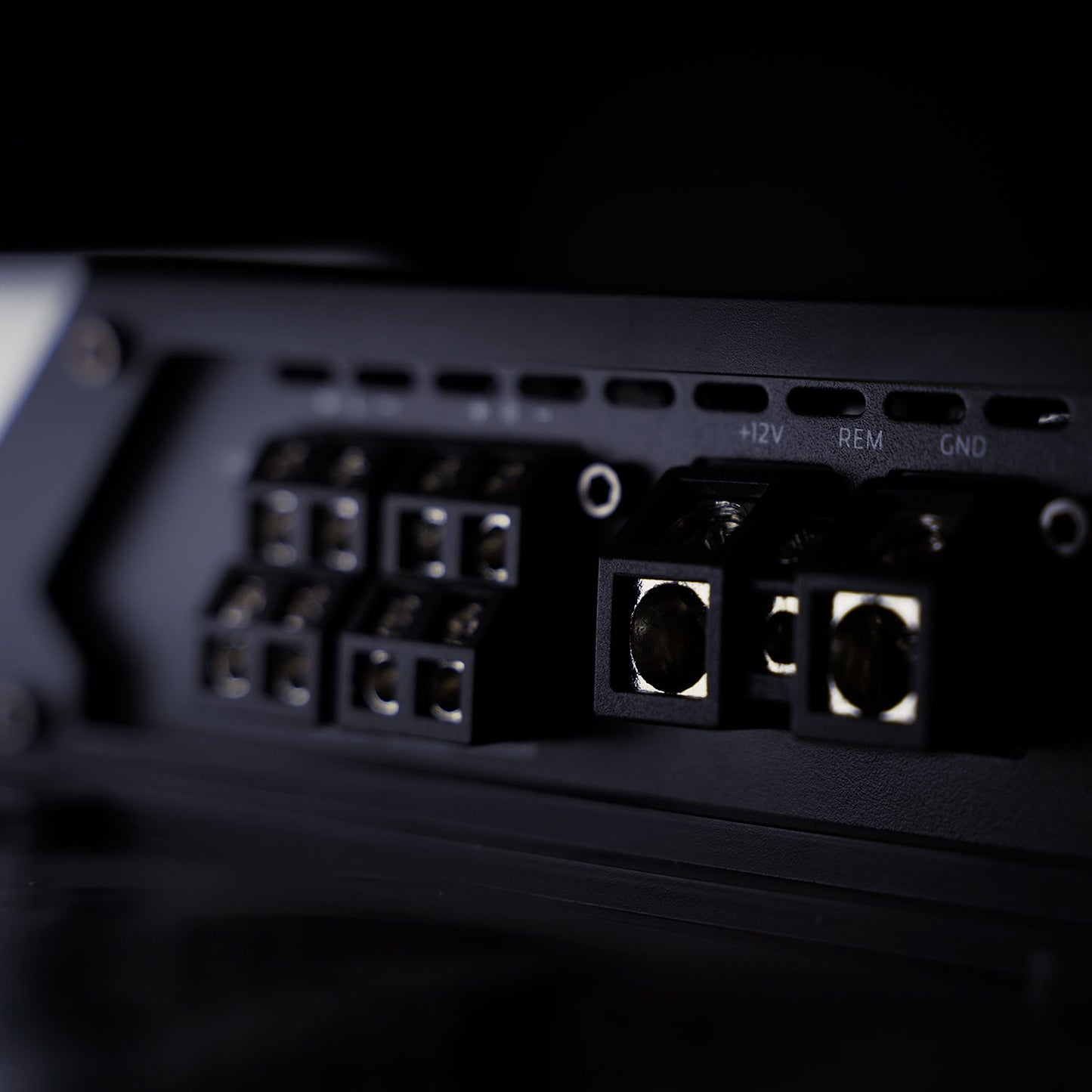 1600 WATT RMS CLASS D 4-CHANNEL AMPLIFIER FULL RANGE